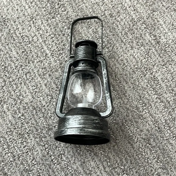 Mini Plastic Lantern Battery Operated - Picture 4 of 9